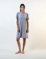 Short, half-sleeved nightgown with buttons